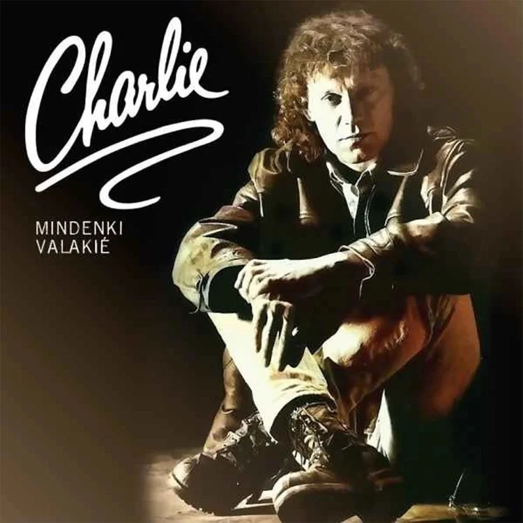 CHARLIE : Mindenki valakié